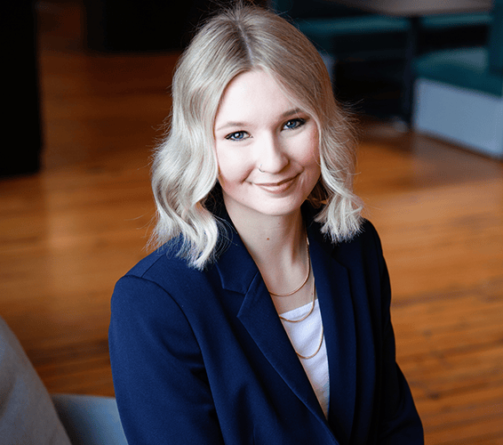 Portrait of Hannah Whaples, Realtor.